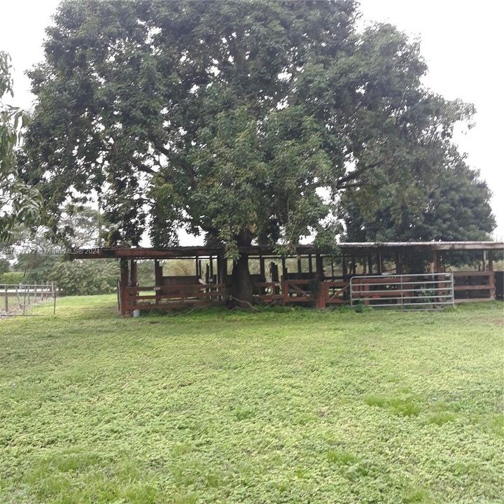 Recently Rented: $3,500 (2 beds, 1 baths, 720 Square Feet)