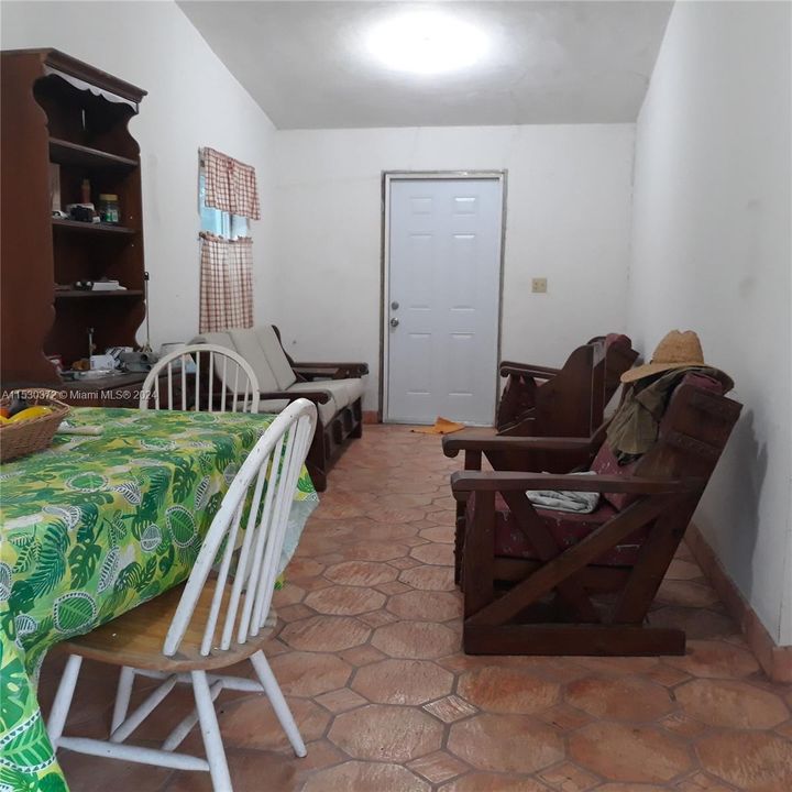 Recently Rented: $3,500 (2 beds, 1 baths, 720 Square Feet)