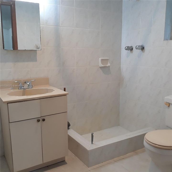 Recently Rented: $3,500 (2 beds, 1 baths, 720 Square Feet)