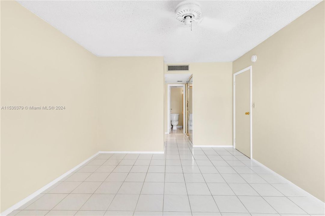For Sale: $218,000 (1 beds, 1 baths, 741 Square Feet)