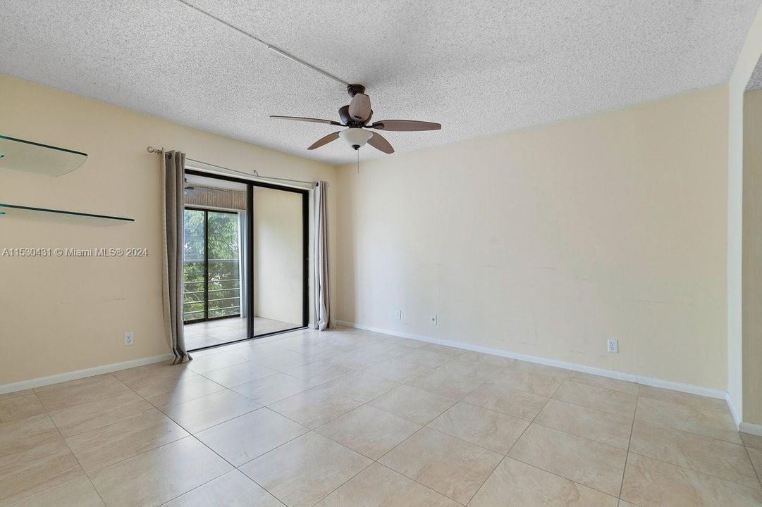 Active With Contract: $175,000 (1 beds, 1 baths, 810 Square Feet)