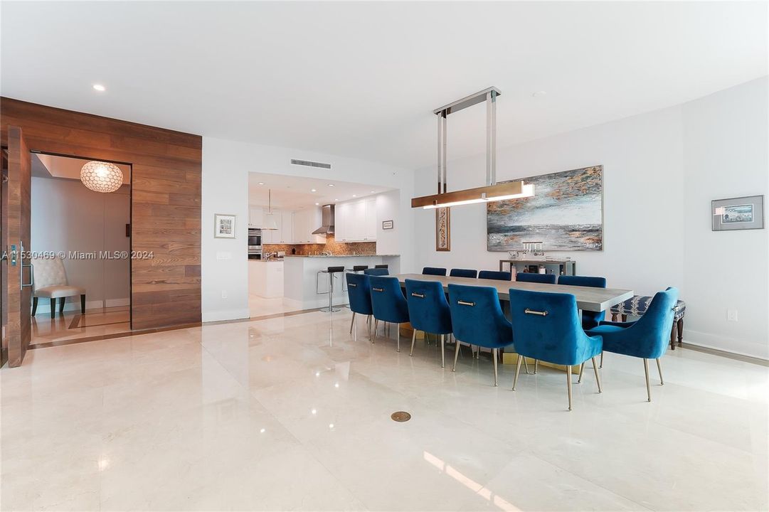 Recently Sold: $4,299,000 (3 beds, 3 baths, 3105 Square Feet)