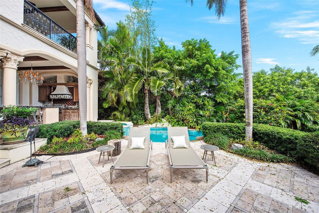 For Sale: $27,995,000 (6 beds, 9 baths, 9403 Square Feet)
