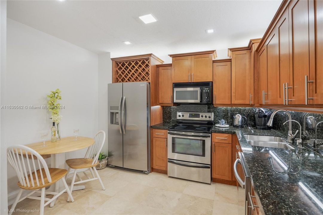 Recently Rented: $5,500 (2 beds, 2 baths, 1388 Square Feet)