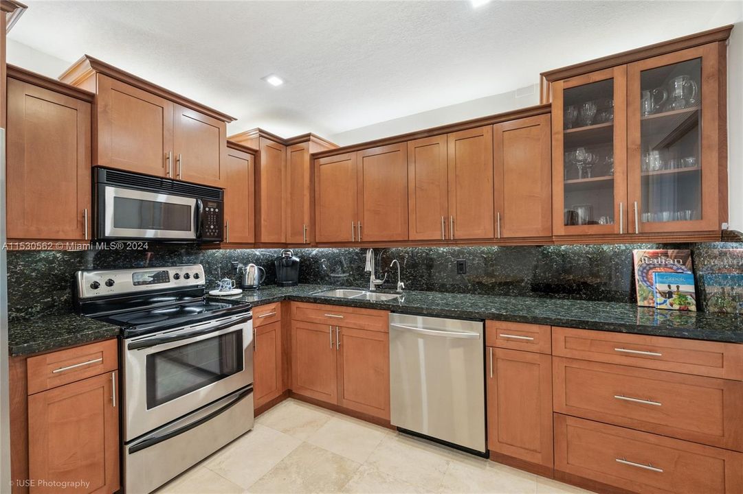 Recently Rented: $5,500 (2 beds, 2 baths, 1388 Square Feet)