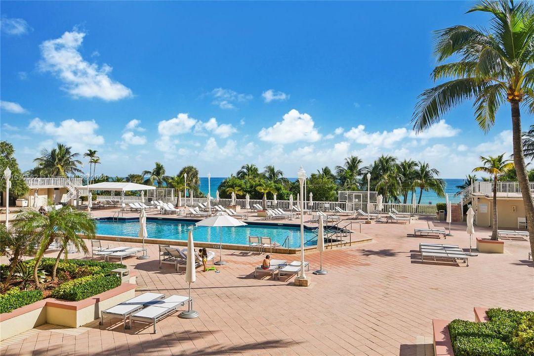 Recently Rented: $5,500 (2 beds, 2 baths, 1388 Square Feet)