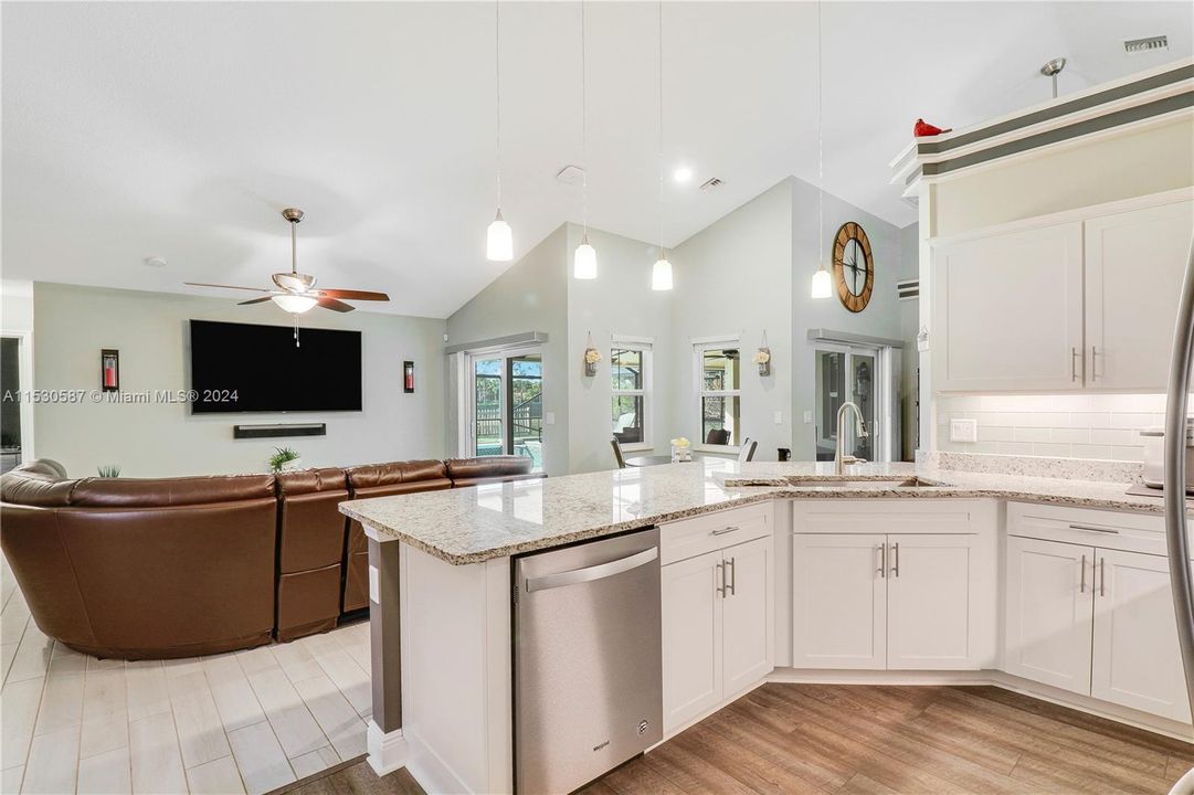 Recently Sold: $630,000 (4 beds, 2 baths, 2206 Square Feet)