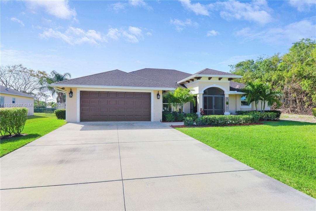 Recently Sold: $630,000 (4 beds, 2 baths, 2206 Square Feet)