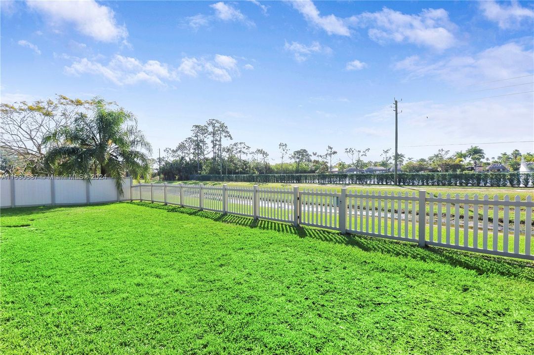 Recently Sold: $630,000 (4 beds, 2 baths, 2206 Square Feet)