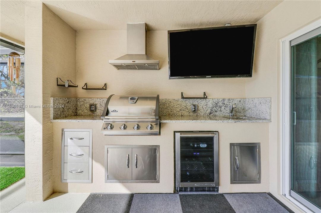 Recently Sold: $630,000 (4 beds, 2 baths, 2206 Square Feet)