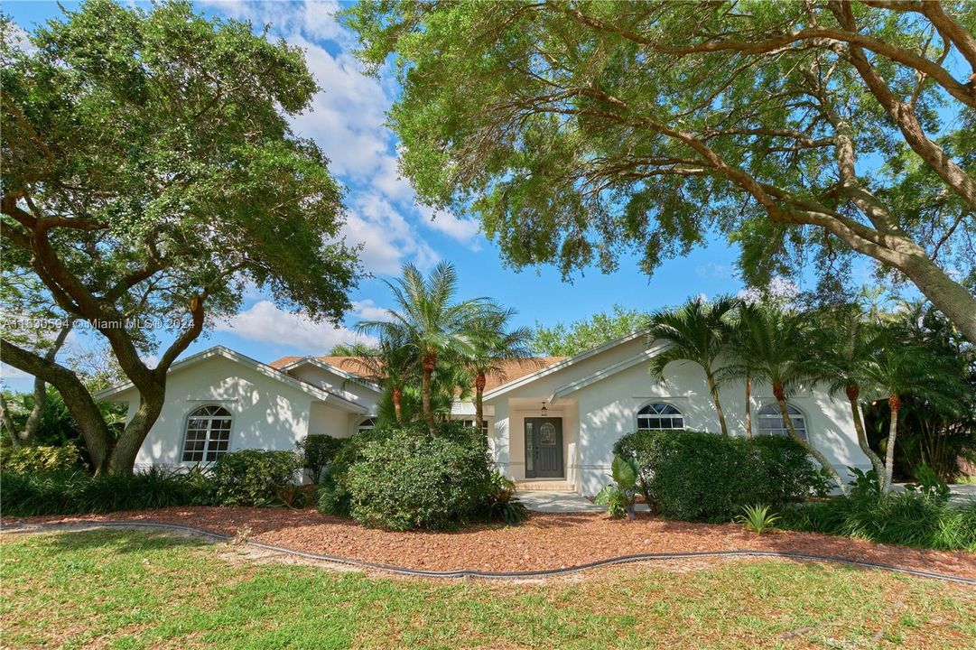 Recently Sold: $1,895,000 (6 beds, 3 baths, 5448 Square Feet)