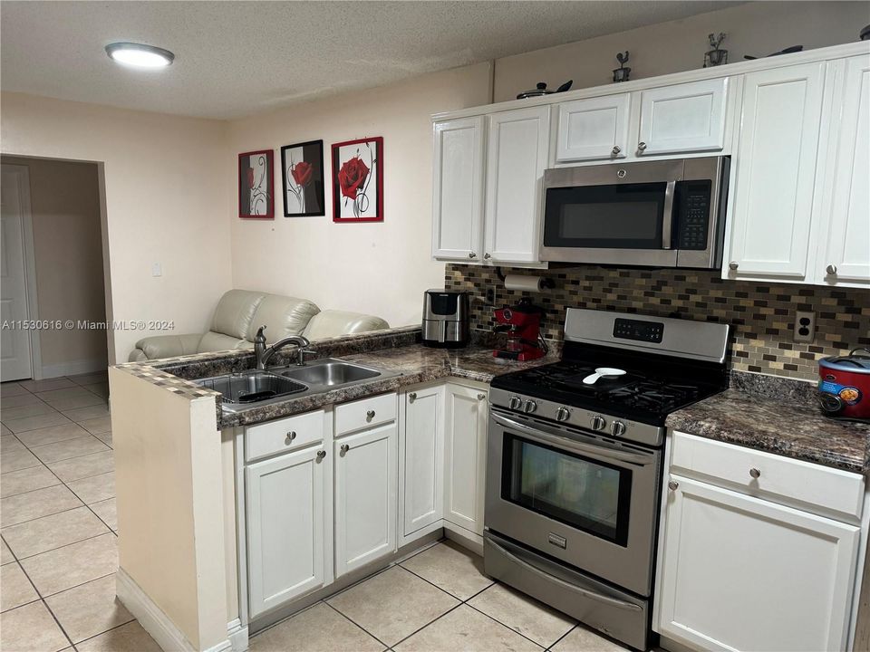 Recently Sold: $450,000 (3 beds, 2 baths, 1300 Square Feet)