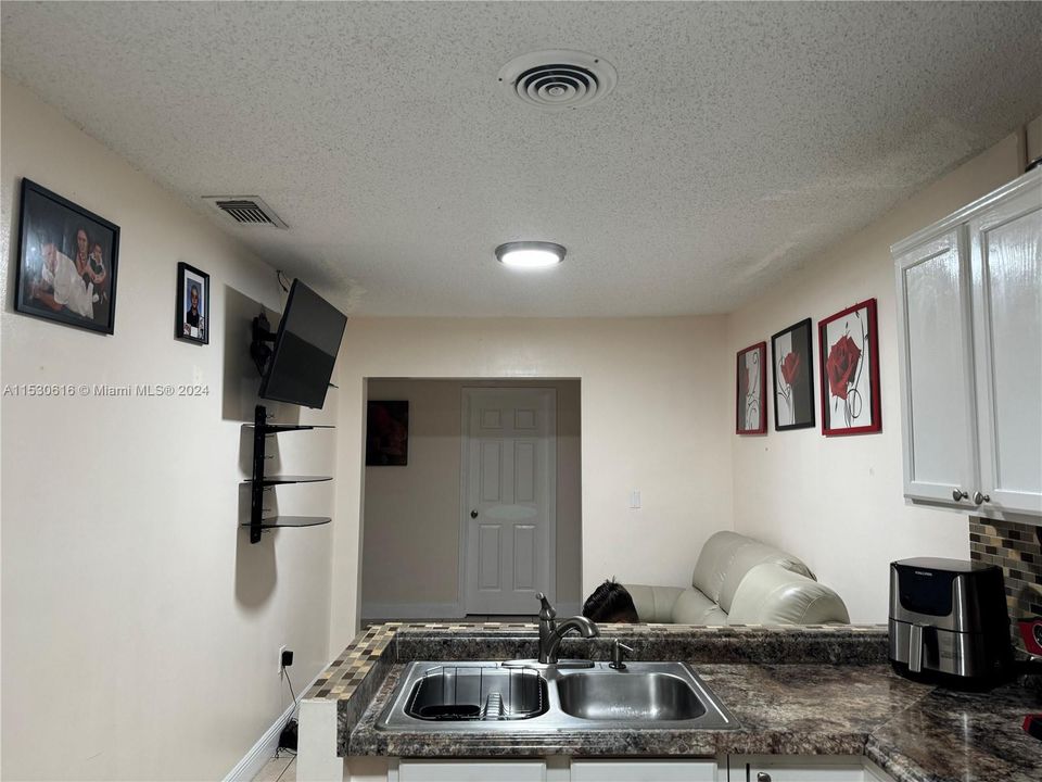 Recently Sold: $450,000 (3 beds, 2 baths, 1300 Square Feet)