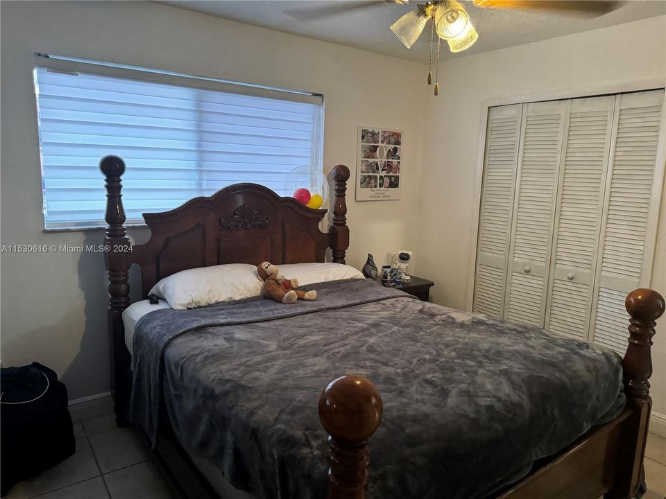 Recently Sold: $450,000 (3 beds, 2 baths, 1300 Square Feet)