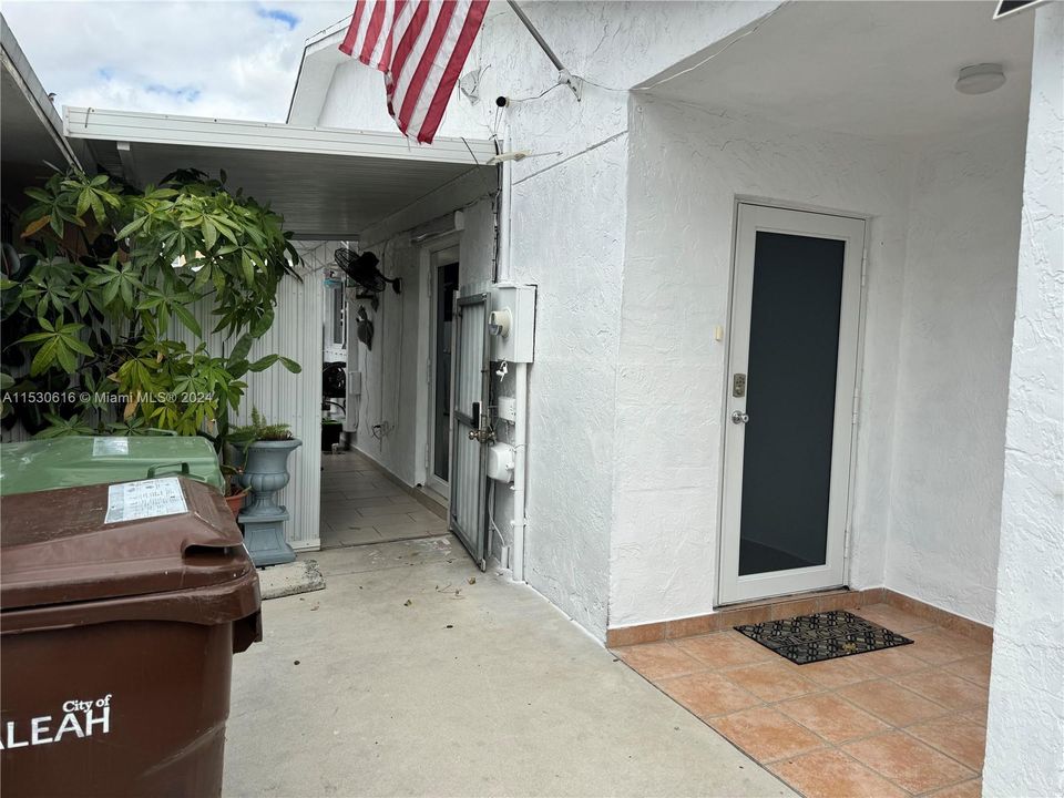 Recently Sold: $450,000 (3 beds, 2 baths, 1300 Square Feet)