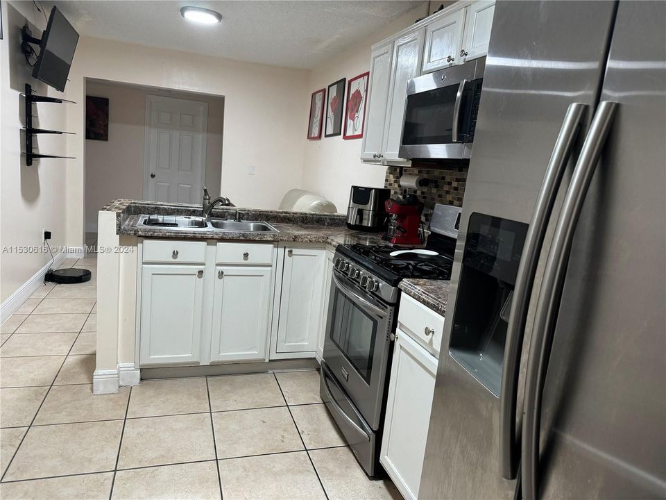 Recently Sold: $450,000 (3 beds, 2 baths, 1300 Square Feet)