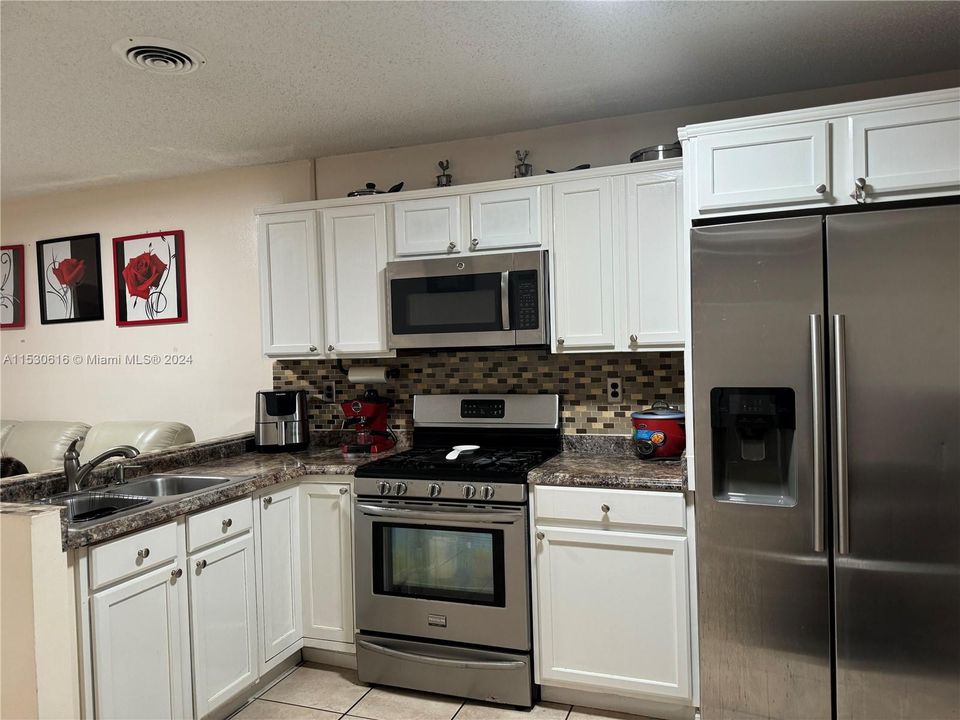 Recently Sold: $450,000 (3 beds, 2 baths, 1300 Square Feet)