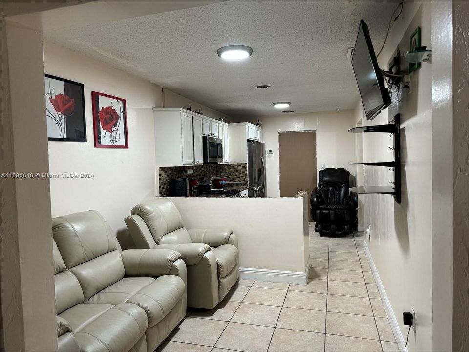 Recently Sold: $450,000 (3 beds, 2 baths, 1300 Square Feet)