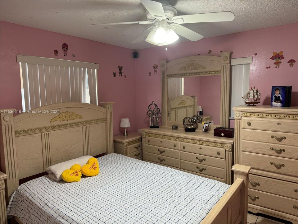 Recently Sold: $450,000 (3 beds, 2 baths, 1300 Square Feet)