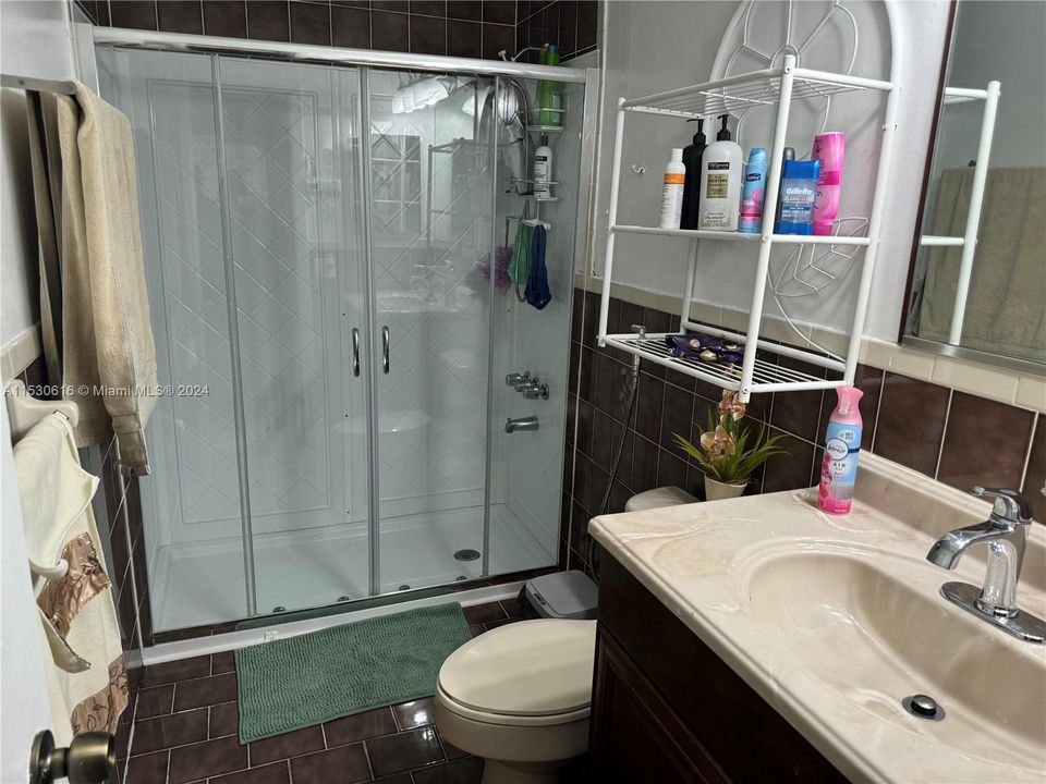 Recently Sold: $450,000 (3 beds, 2 baths, 1300 Square Feet)