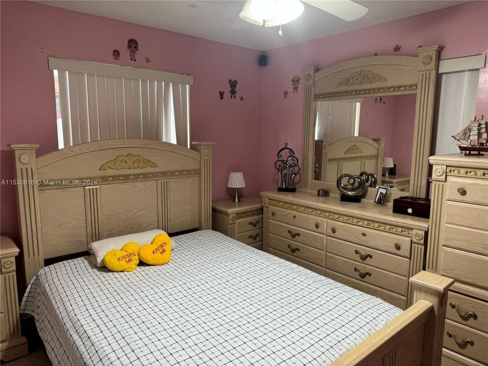 Recently Sold: $450,000 (3 beds, 2 baths, 1300 Square Feet)