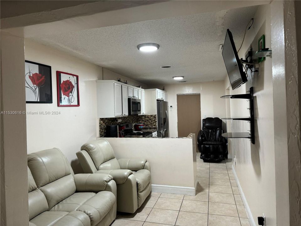 Recently Sold: $450,000 (3 beds, 2 baths, 1300 Square Feet)