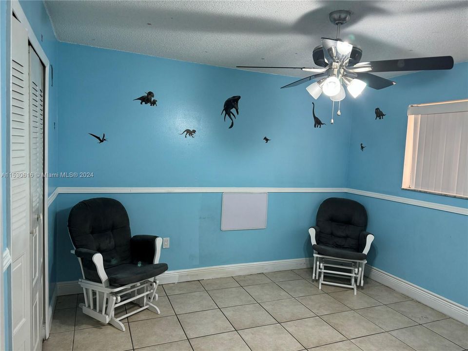 Recently Sold: $450,000 (3 beds, 2 baths, 1300 Square Feet)