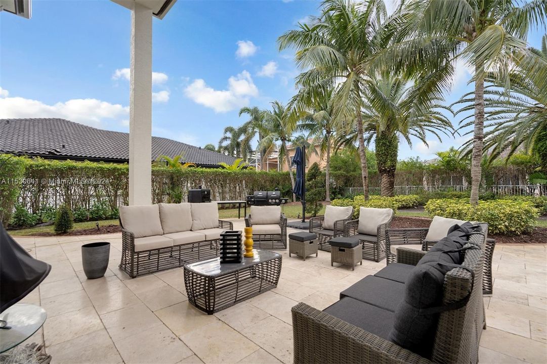 Active With Contract: $1,500,000 (6 beds, 4 baths, 4264 Square Feet)