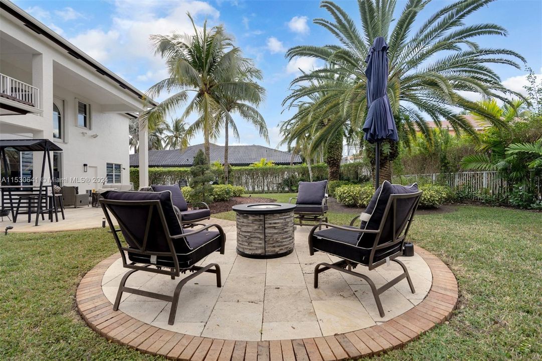 Recently Sold: $1,500,000 (6 beds, 4 baths, 4264 Square Feet)