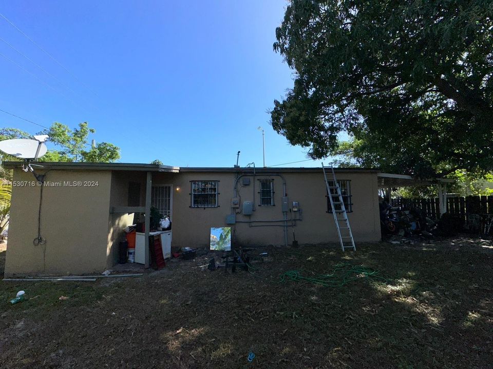 Recently Sold: $300,000 (3 beds, 1 baths, 1154 Square Feet)