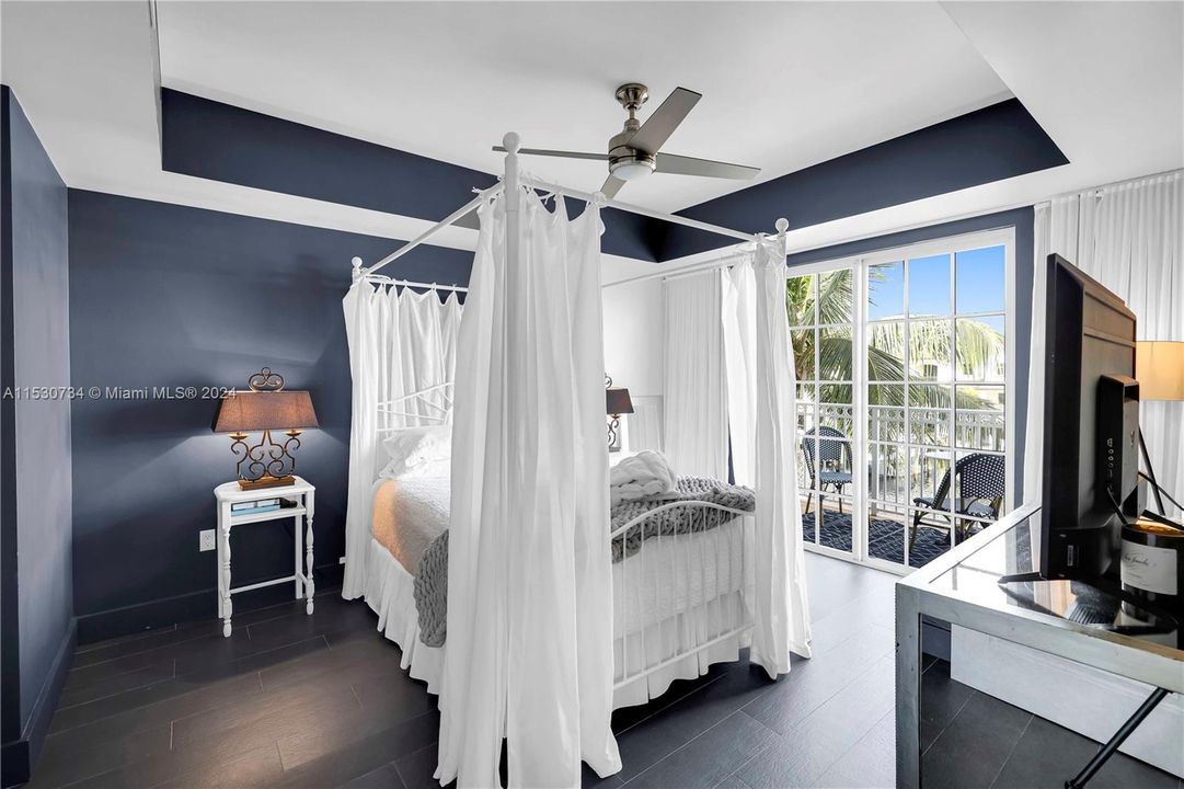 Recently Sold: $2,000,000 (3 beds, 3 baths, 2600 Square Feet)
