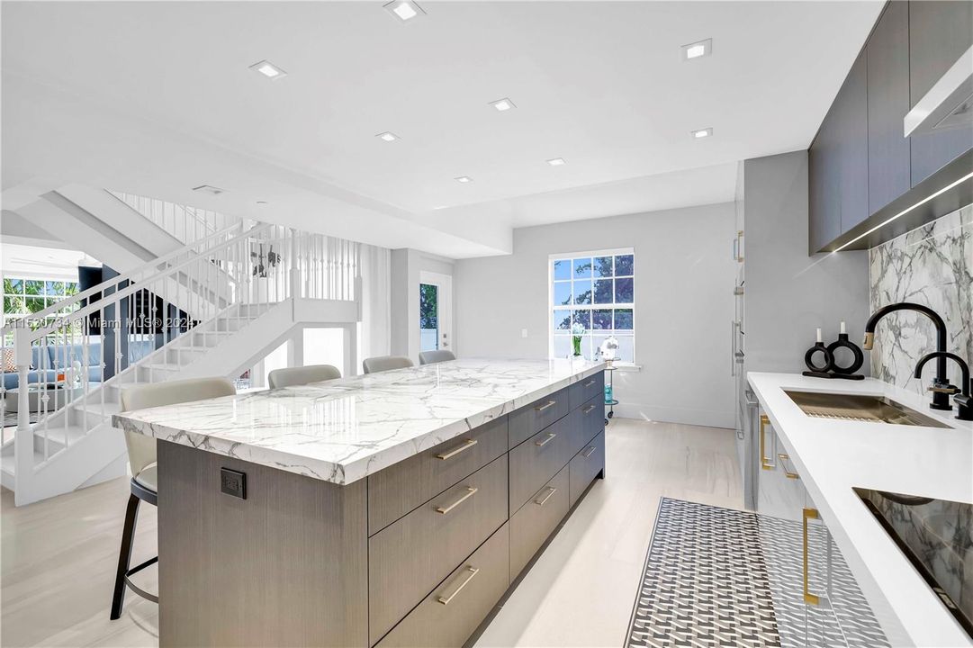Recently Sold: $2,000,000 (3 beds, 3 baths, 2600 Square Feet)