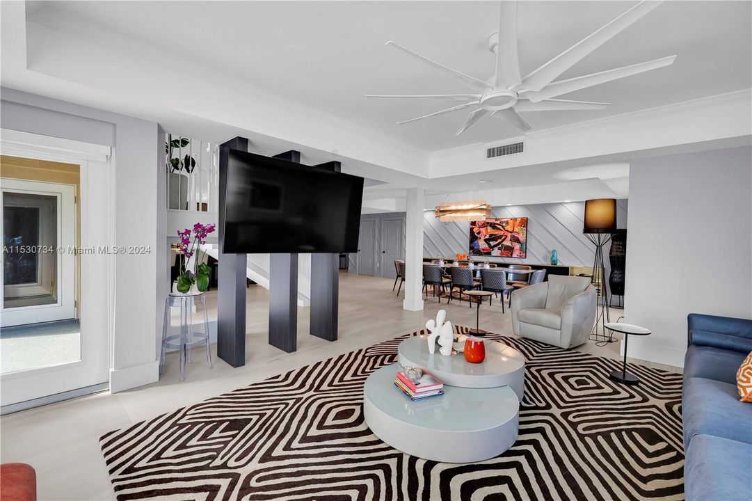 Recently Sold: $2,000,000 (3 beds, 3 baths, 2600 Square Feet)