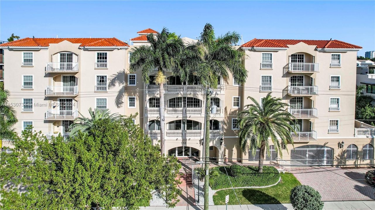 Recently Sold: $2,000,000 (3 beds, 3 baths, 2600 Square Feet)