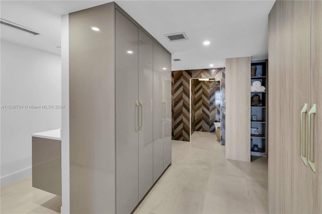 Recently Sold: $2,000,000 (3 beds, 3 baths, 2600 Square Feet)