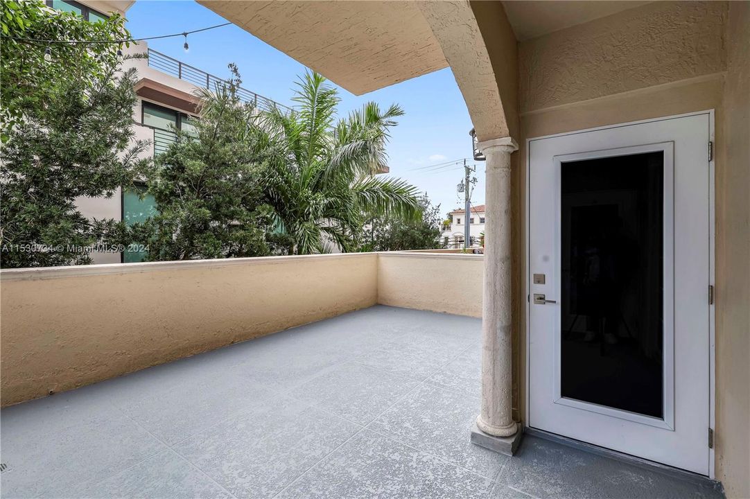 Recently Sold: $2,000,000 (3 beds, 3 baths, 2600 Square Feet)