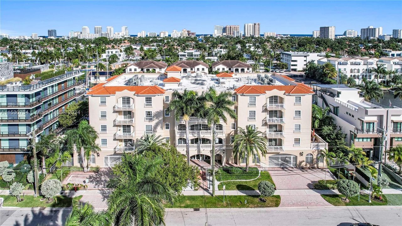 Recently Sold: $2,000,000 (3 beds, 3 baths, 2600 Square Feet)