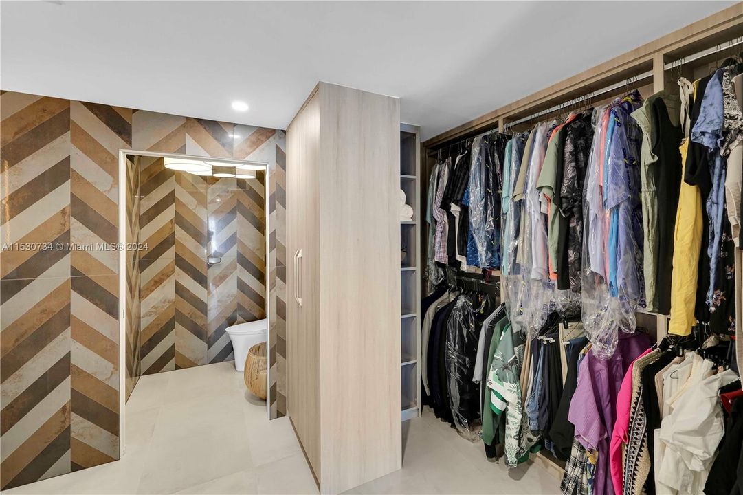 Recently Sold: $2,000,000 (3 beds, 3 baths, 2600 Square Feet)