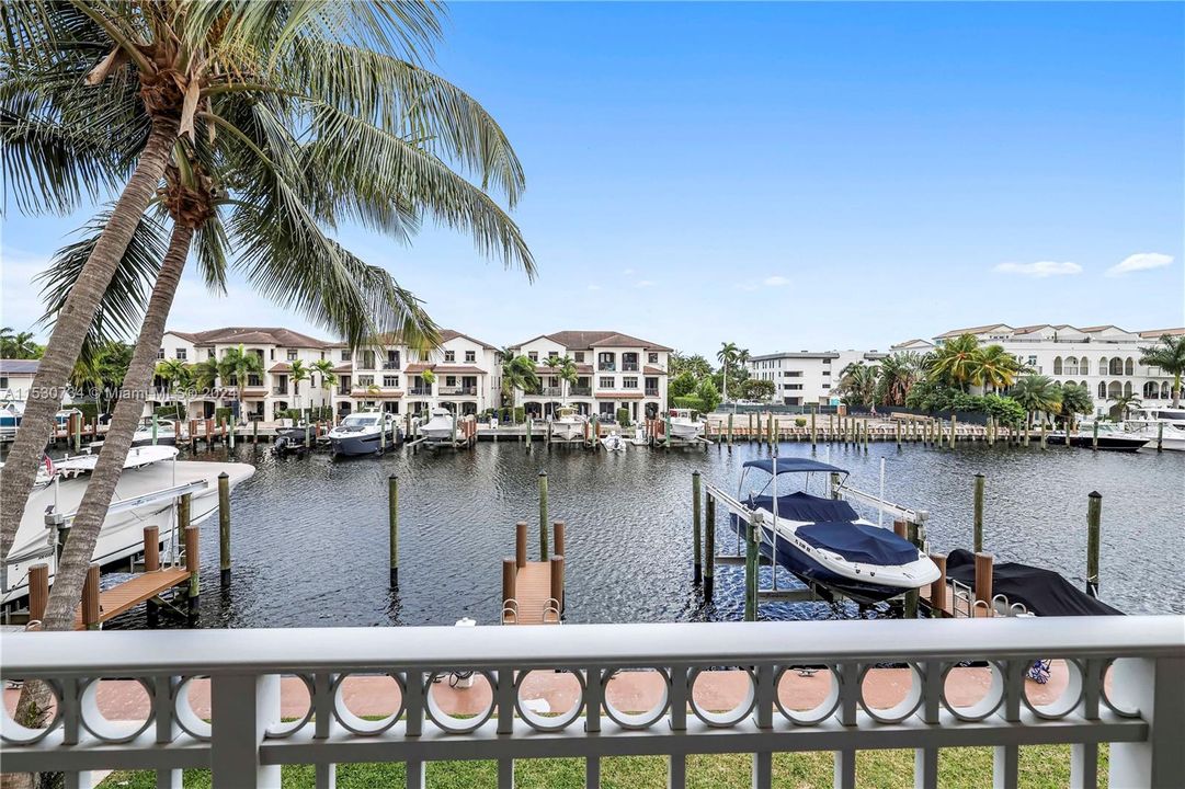 Recently Sold: $2,000,000 (3 beds, 3 baths, 2600 Square Feet)
