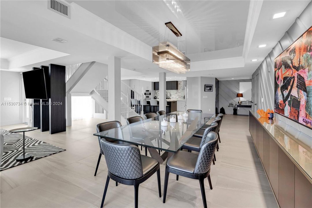 Recently Sold: $2,000,000 (3 beds, 3 baths, 2600 Square Feet)