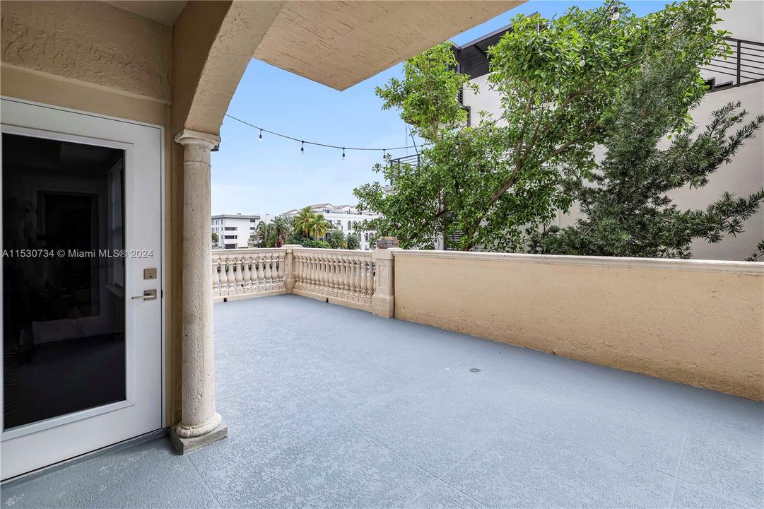 Recently Sold: $2,000,000 (3 beds, 3 baths, 2600 Square Feet)