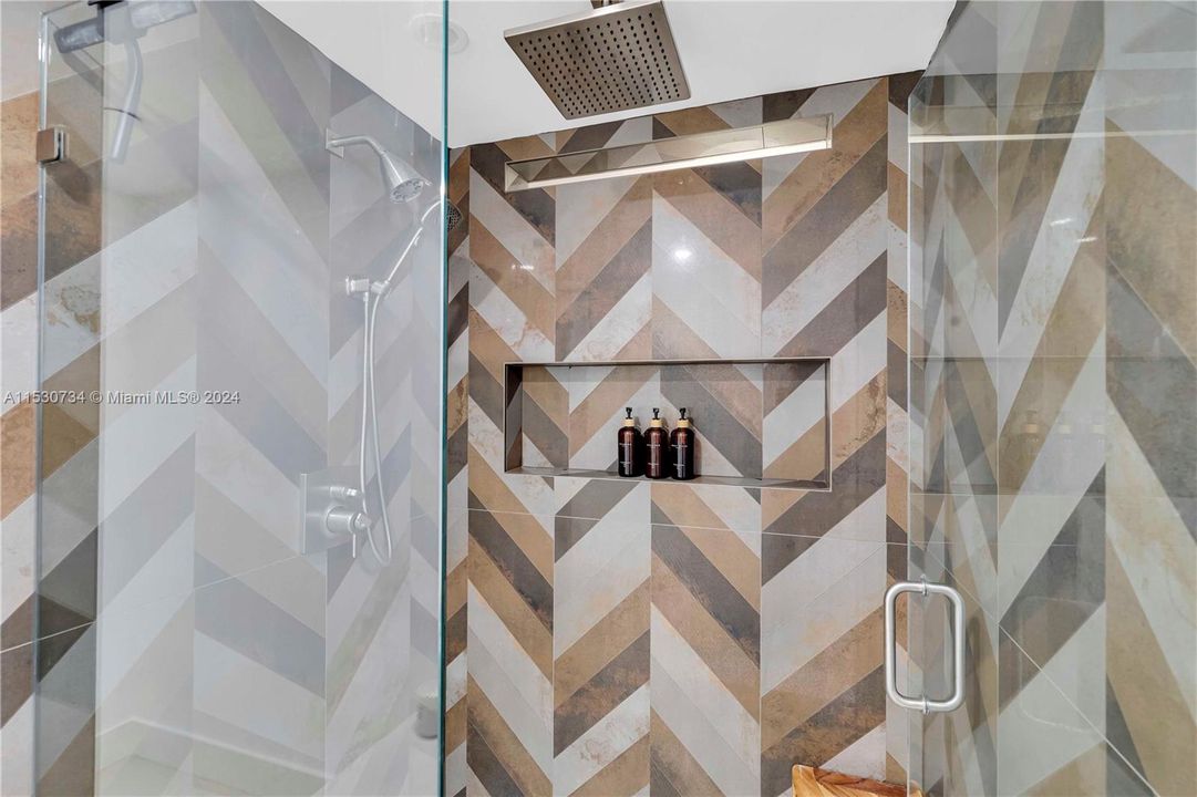 Recently Sold: $2,000,000 (3 beds, 3 baths, 2600 Square Feet)