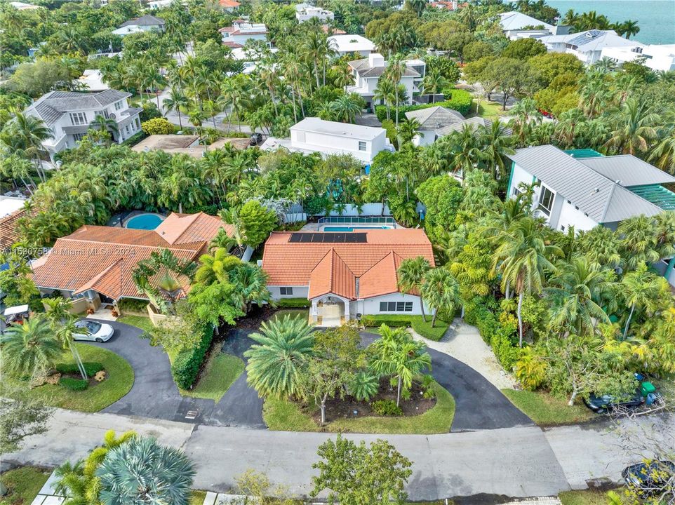 Recently Sold: $3,150,000 (3 beds, 2 baths, 1914 Square Feet)