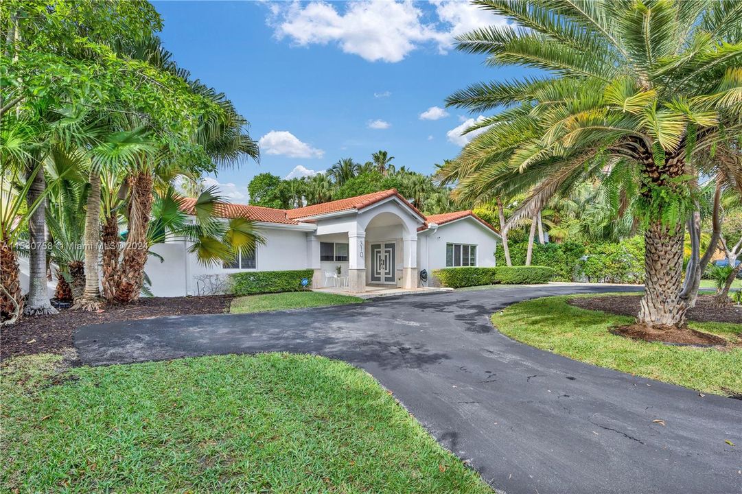 Recently Sold: $3,150,000 (3 beds, 2 baths, 1914 Square Feet)