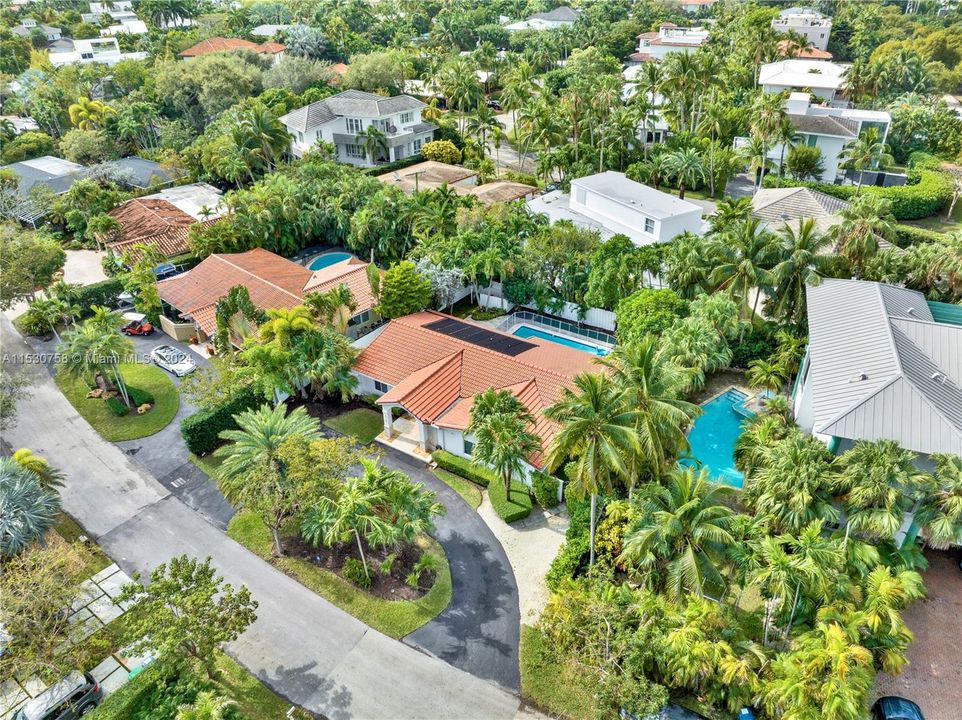 Recently Sold: $3,150,000 (3 beds, 2 baths, 1914 Square Feet)