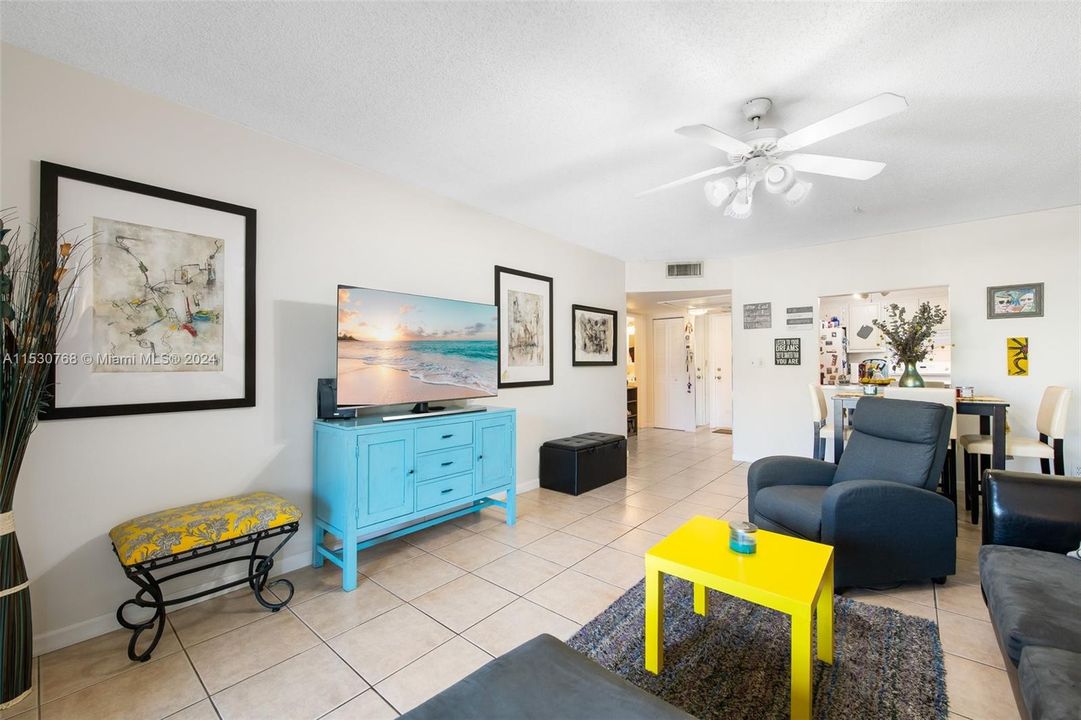 Active With Contract: $124,000 (1 beds, 1 baths, 675 Square Feet)
