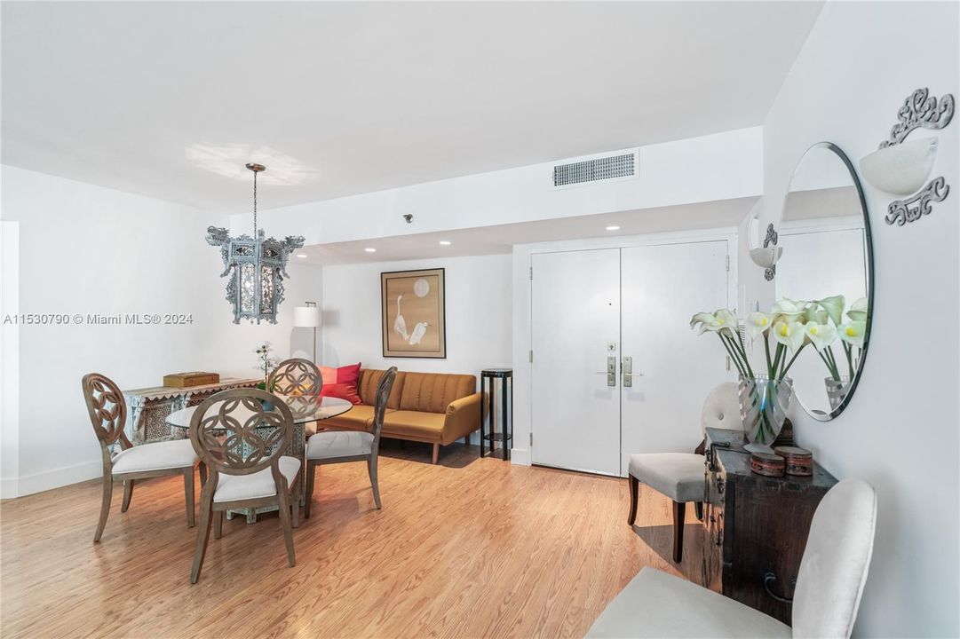 For Sale: $1,100,000 (2 beds, 2 baths, 1477 Square Feet)