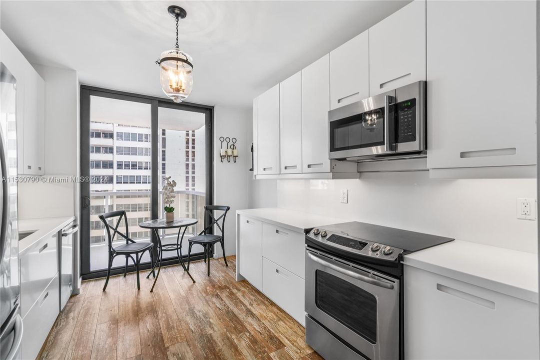 For Sale: $1,100,000 (2 beds, 2 baths, 1477 Square Feet)