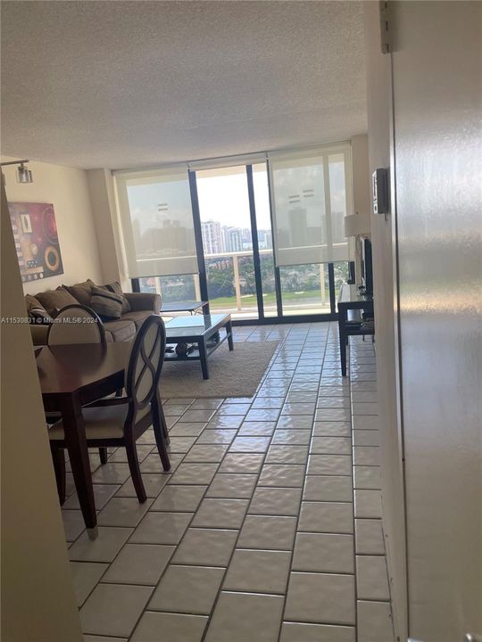For Sale: $270,000 (1 beds, 1 baths, 755 Square Feet)