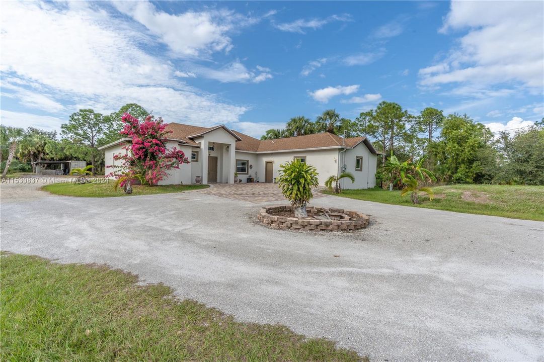 Recently Sold: $775,000 (5 beds, 3 baths, 3128 Square Feet)